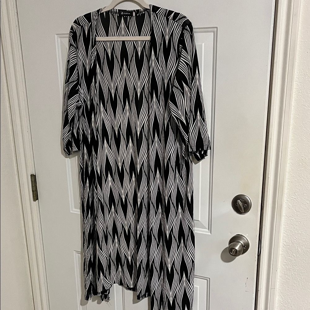 Black and White Mesh Like Duster